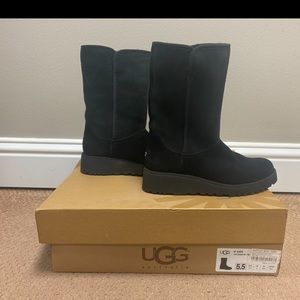 UGG Amie slim boot 5.5